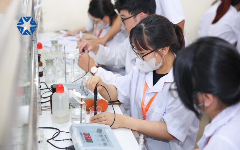 Học Đại học Dược từ xa tại Đại học Quang Trung