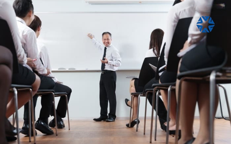Văn bằng 2 Đại học Quản trị kinh doanh phù hợp với những ai