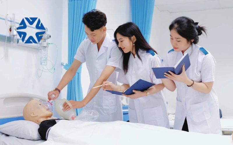Những lưu ý khi chọn trường học văn bằng 2 Đại học Dược