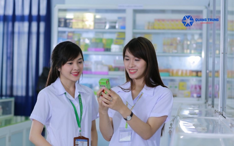 Có nên học Đại học Dược vừa học vừa làm không?
