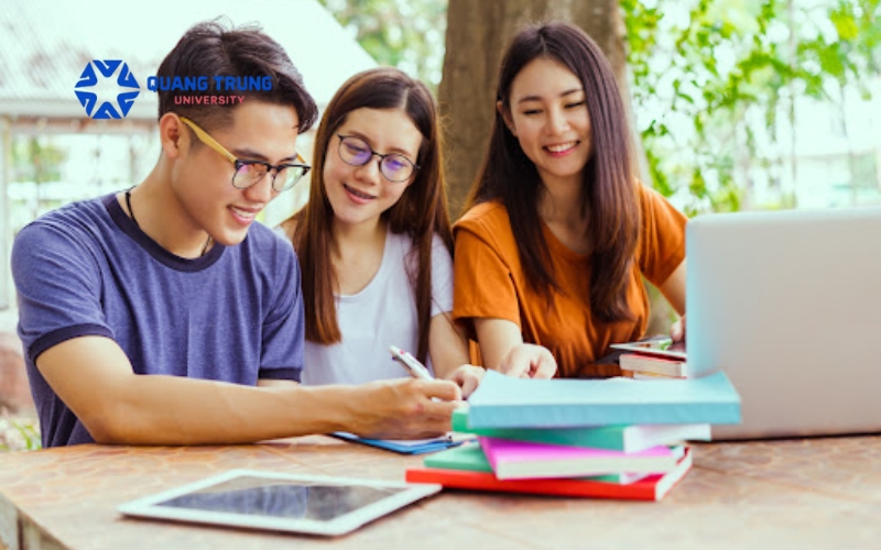 Lợi ích khi học Đại học Ngôn ngữ Anh vừa học vừa làm