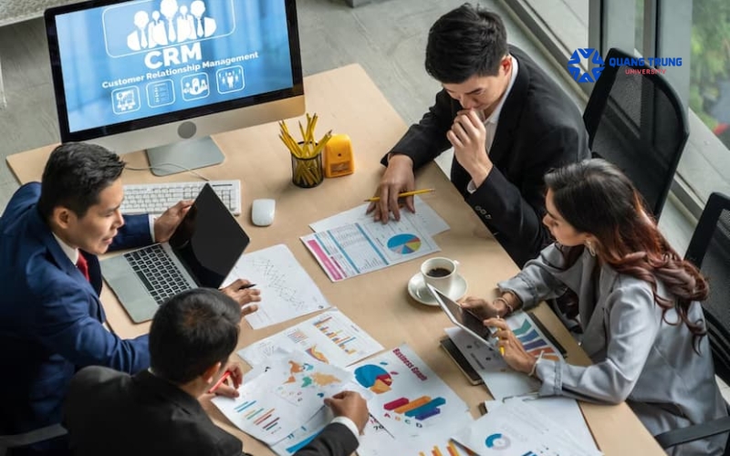 Ưu điểm và thách thức khi học Đại học Quản trị kinh doanh vừa học vừa làm