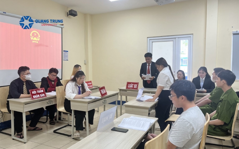 Giá trị bằng Đại học Luật Kinh tế online