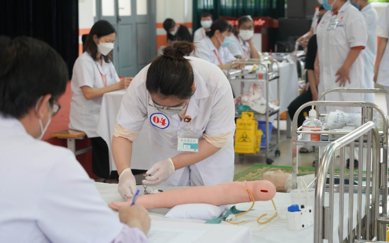 Học Đại học Điều dưỡng chính quy có dễ xin việc