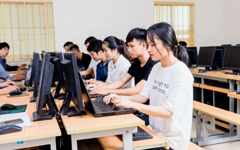 Lợi ích khi có văn bằng 2 Đại học Công nghệ Thông tin