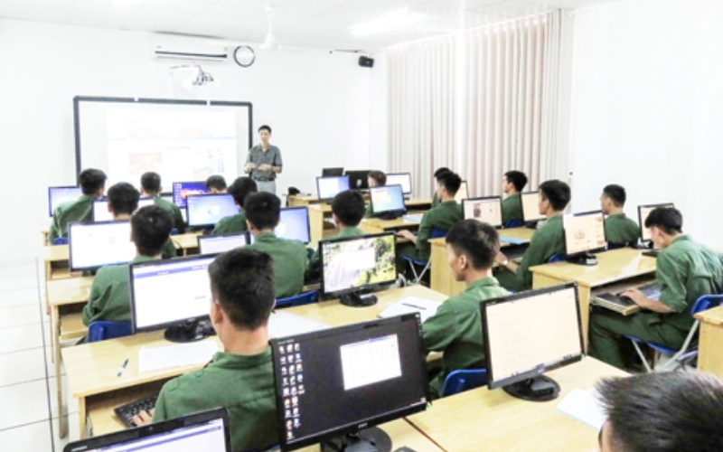 Liệu học xong Đại học Công nghệ Thông tin thì nhu cầu nhân lực còn cao hay không?