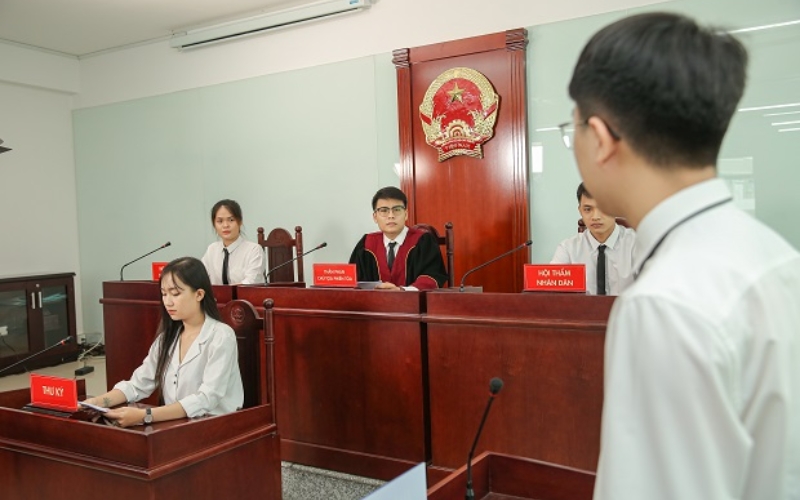 Tìm hiểu về Đại học Luật