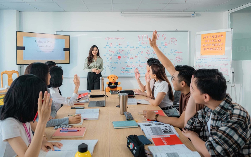 Tìm hiểu về chương trình Đại học Ngôn ngữ Anh trực tuyến