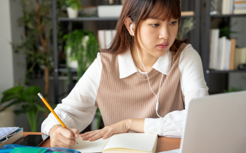 Học Văn bằng 2 Đại học Ngôn ngữ Anh từ xa là học gì?