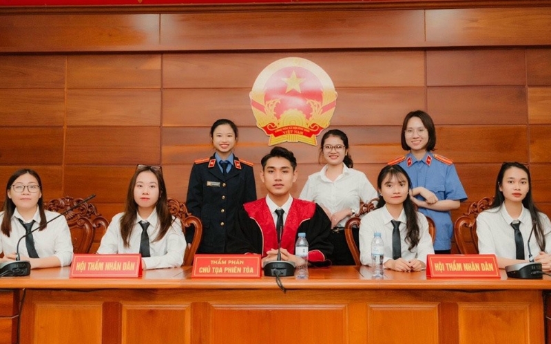 So Sánh Giá Trị Văn Bằng Đại học Luật vừa học vừa làm