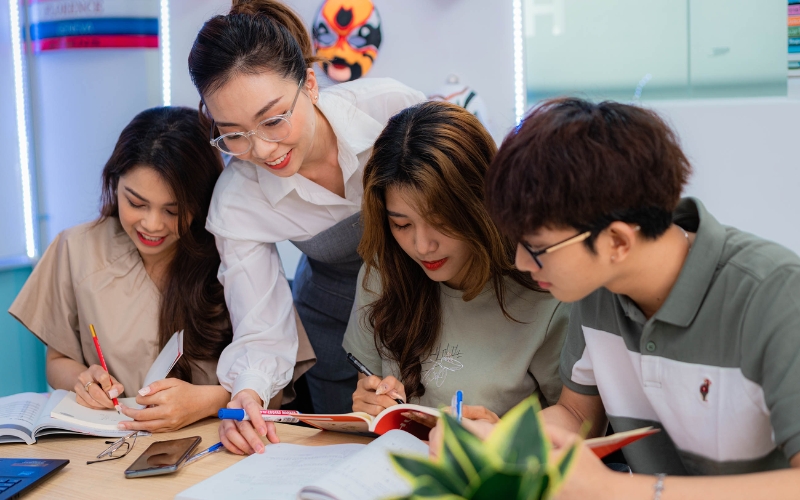 Cơ Hội Việc Làm Rộng Mở Sau Khi Tốt Nghiệp