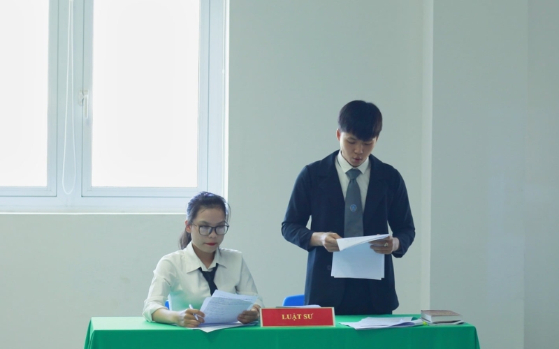 Nhận bằng chính quy - Việc làm tốt hơn với Văn bằng 2 Đại học Luật hệ Từ xa