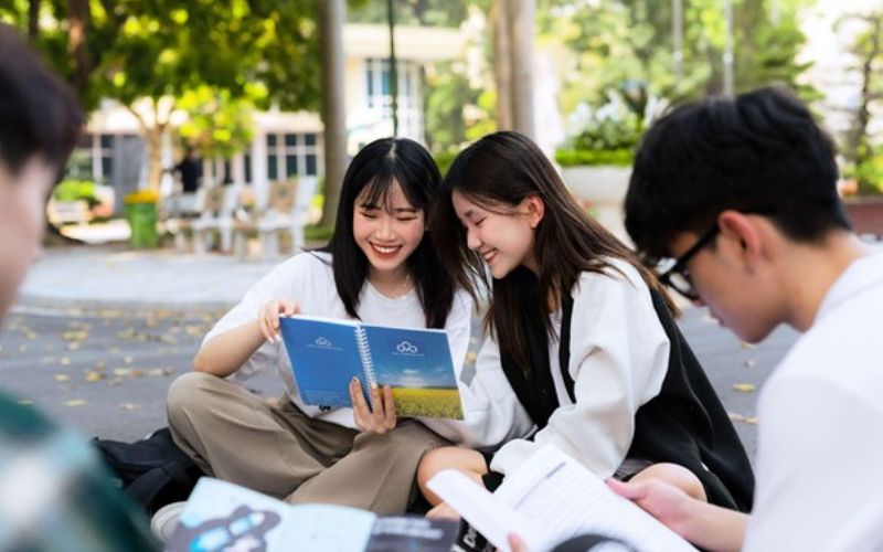 Chọn trường đào tạo Đại học ngành Quản trị kinh doanh vừa học vừa làm sao cho đúng?