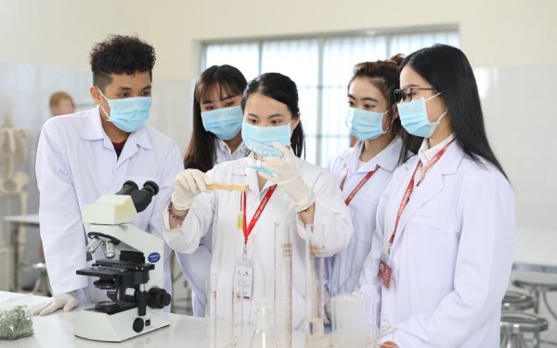 Học Đại học ngành Dược cần có tố chất và kỹ năng gì?