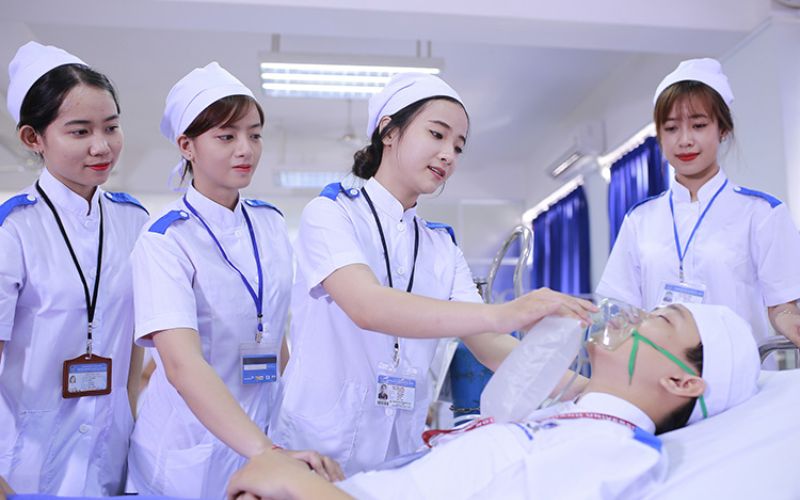 Vì sao Đại học ngành Điều dưỡng ngày càng được nhiều người lựa chọn?
