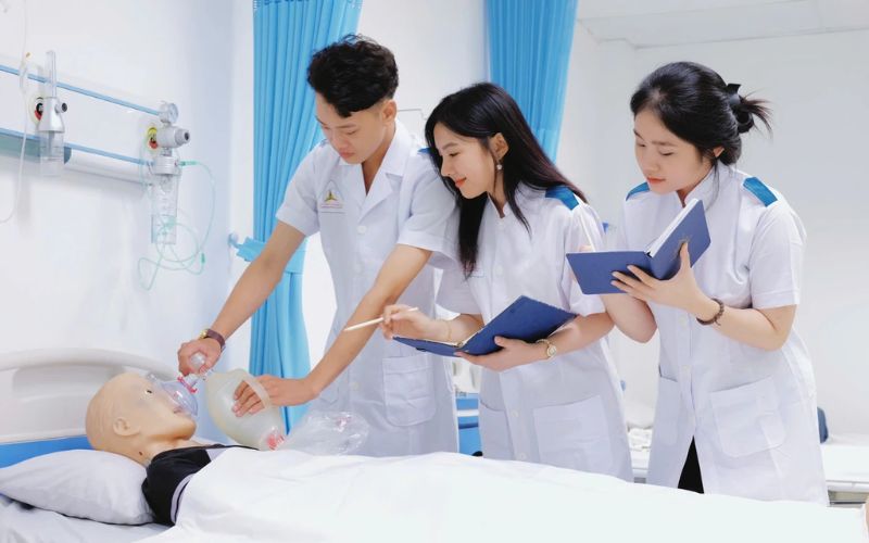 Thời gian đào tạo Liên thông Đại học ngành Dược và mức học phí