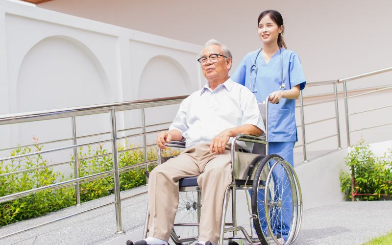 Học Đại học Từ xa ngành Điều dưỡng có dễ xin việc không?