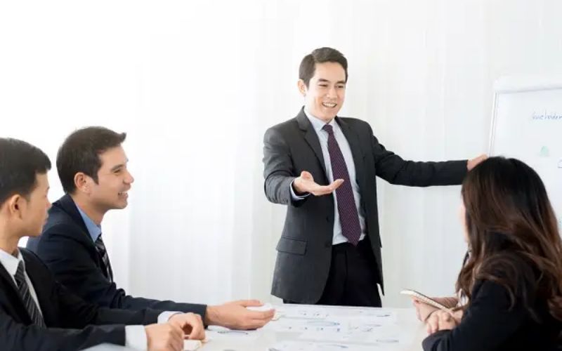 Học Liên thông ngành Quản trị kinh doanh có hợp với người đi làm không?