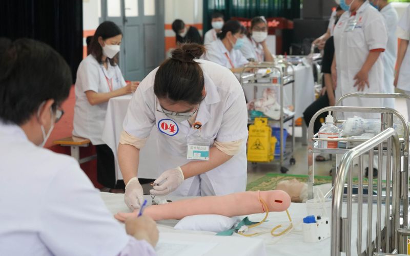 Người đi làm có nên học Liên thông ngành Y tế công cộng không?