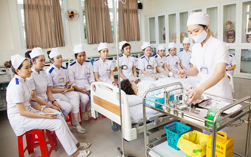 Học ngành Điều dưỡng hệ từ xa có khó không?