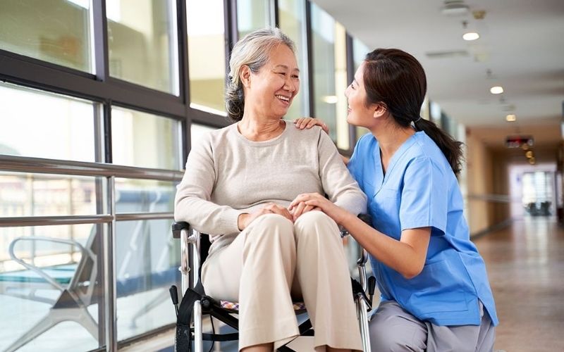 Những ai phù hợp với chương trình ngành Điều dưỡng học cuối tuần?