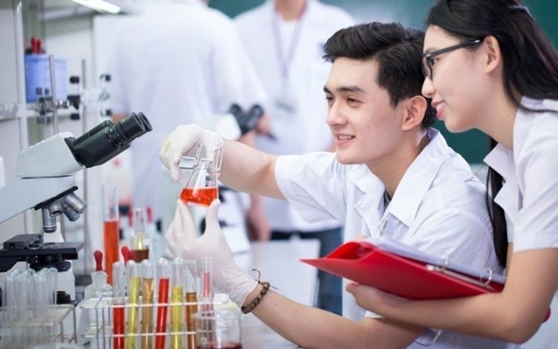 Tuyển sinh ngành Dược học cuối tuần