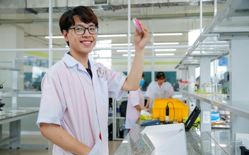 Ai phù hợp với Đại học ngành Công nghệ sinh học Từ xa?