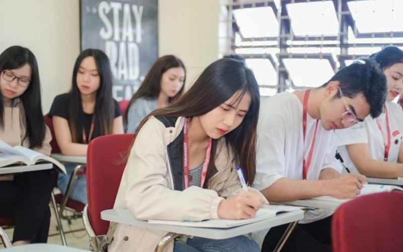 Ai phù hợp với Đại học ngành Ngôn ngữ Anh Từ xa?
