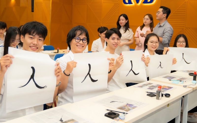 Vì sao Đại học ngành Ngôn ngữ Trung Từ xa phù hợp với người bận rộn?